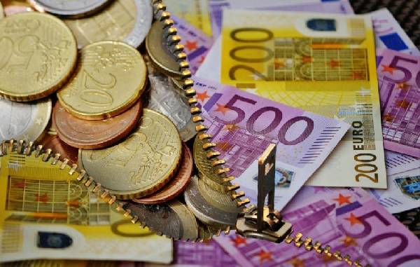 Paveiksliukas Tikriausiai jus atstume jusu namu bankas?
